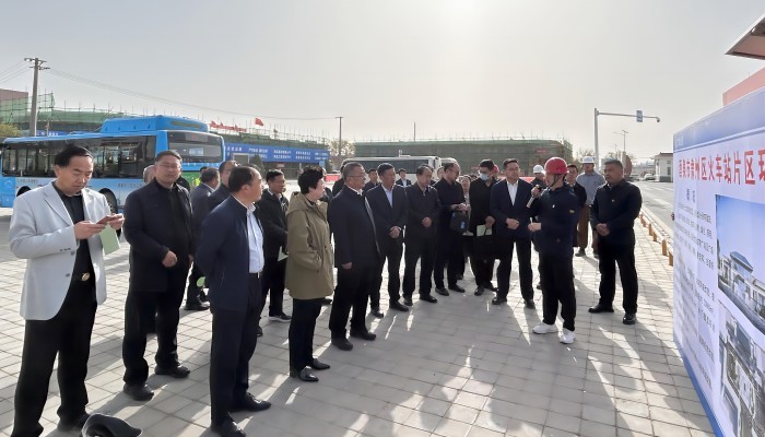 酒泉市市政協(xié)黨組副書記、副主席任曉敏一行調研生態(tài)建設公司酒泉市火車站片區(qū)環(huán)境綜合整治提升工程項目